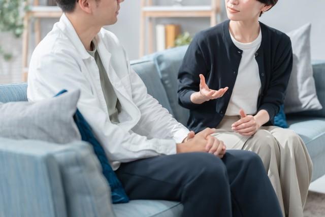 もし結婚前の自分に戻れるとしたら…　※画像はイメージです（naka/stock.adobe.com）