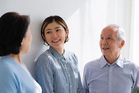 「結婚はいつするの？」帰省中に結婚の話題をされた人は約7割→どう対応した？