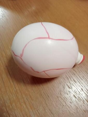 センスが！クセ強っっ！！　小4女子の「浮袋が飛び出た深海魚」作品