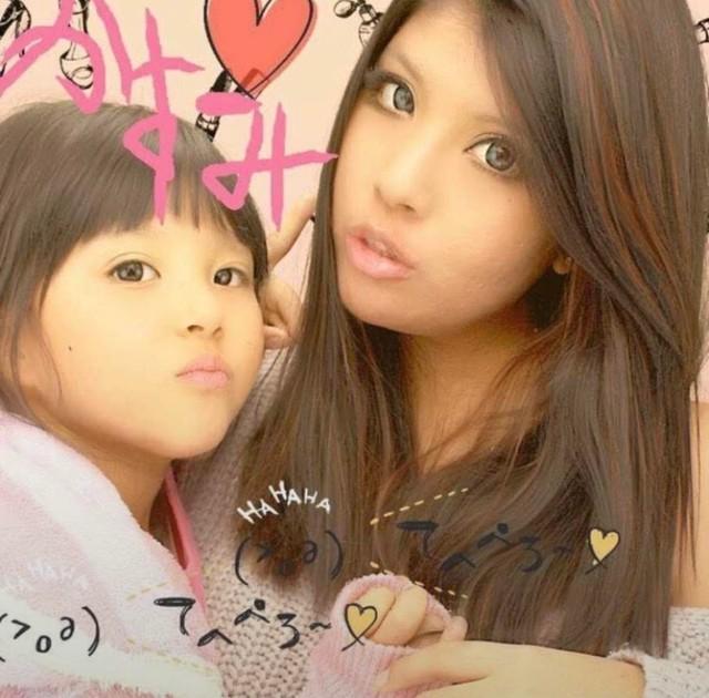 13年前に撮ったHanaさん7歳、母25歳の時のプリクラ／Hanaさん（@hana_sumino）提供