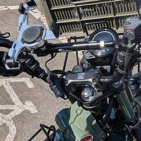 愛車カブの冬仕様は…実用重視スタイルです／加齢た声さん（@karetakoe）提供＝画像をトリミングしています