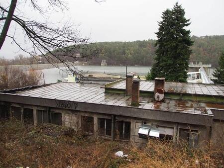 ブルガリアにも日本のスーパー銭湯風の温泉があった　首都ソフィア郊外にある「観光客ゼロ」の地元民に愛されるパンチャレヴォ温泉レポ