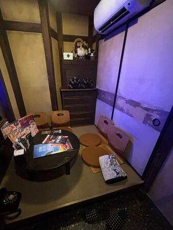 ちゃぶ台、薬箱、黒電話　昭和に浸りたくなったら…東京・アキバのカラオケボックスへGO！