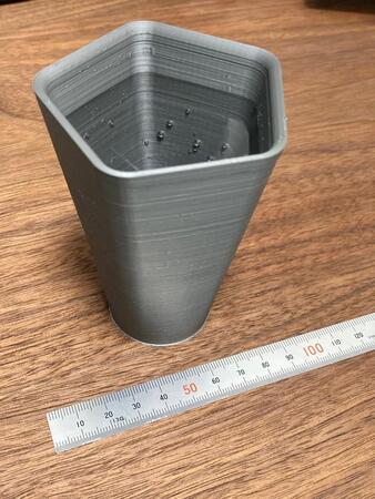 3Dプリンタで作ったコップは本当に安全？　水を入れ1週間放置しても漏れなし→ところが破壊調査で「内部に浸水」判明　技術士の警鐘に驚きの声