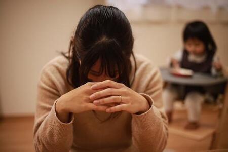 「共働きなのに、なぜ私だけ？」朝5時起きで保育園送迎から寝かしつけまで、家事育児はほぼ1人　30代母を追い詰めたワンオペ生活【社会福祉士が解説】