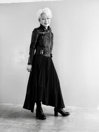 「以前は、若く見られたかったけど」→63歳モデルが目指す「若見えより、イケ見え」 白髪を武器に変わった“きっかけ”は……?