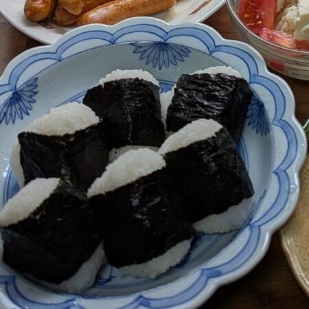 「お母さんの愛を感じる！」　食卓いっぱいの朝ごはん　「私にとって母の味はおにぎりです」