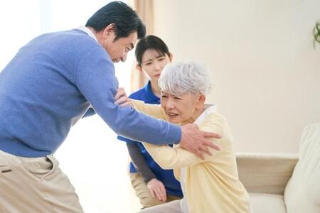 暖房も介護ベッドも止まった深夜の停電…　要介護2・75歳の母と過ごした不安な夜「これが大災害なら…」48歳男性が初めて知った避難の備え【社会福祉士が解説】