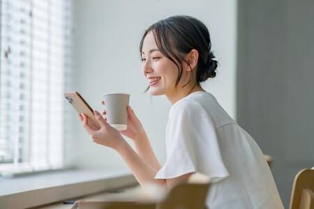 オンラインで恋愛、2人に1人が「AIとの交際はアリ」と回答　AIアリの理由とは？