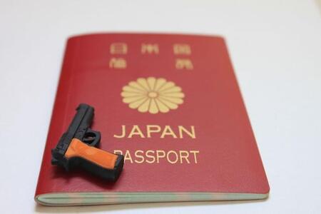 うっかり「運び屋」にならないために(shashamaru/stock.adobe.com)