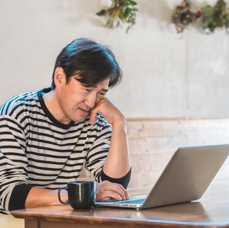 eラーニングを家でやったら賃金って発生するの？　※画像はイメージです（FineGraphics/photoAC）