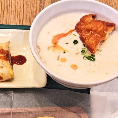 台湾の朝食を食べようとしたら→隣の客がスマホを見せてきて……　「わざわざ教えてくれるだなんて！」と感謝