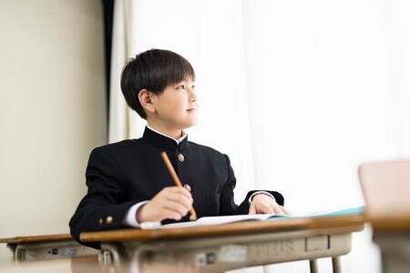 小中学生がなりたい職業「イラストレーター」「音楽家」　10年後に消えると思っている職業は……？