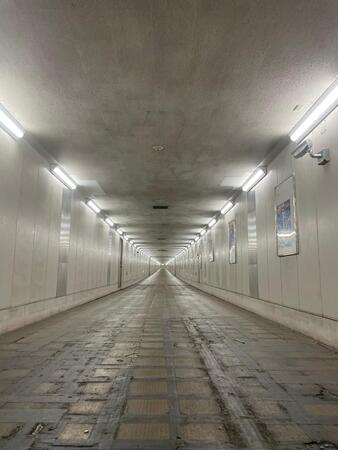 ここって本当に成田空港です…か…？　かつて玄関口だった駅の寂しすぎる現状が話題に「まるで『8番出口』」