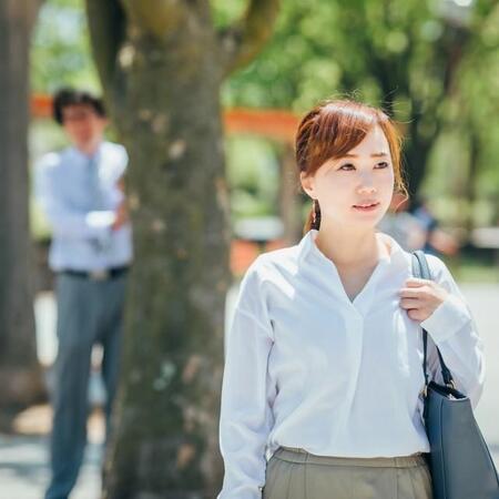 「心配だから家まで送ってあげようか？」見ず知らずの男が！？　SNSで報告多数『運命待ち伏せ男』とは【コミュニケーションコンサルタントが解説】