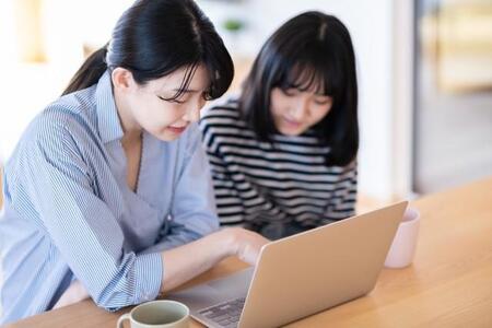 子どものAI活用、許容する？　※画像はイメージです（milatas/stock.adobe.com）