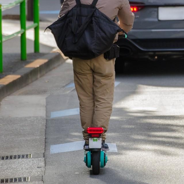 キックボードとの接触事故は罰則がある？　※画像はイメージです（Tsubasa Mfg. Inc./photoAC）