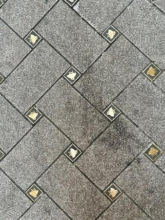 石畳に散りばめられた千鳥　京都・先斗町のシンボル　奥ゆかしい演出に「何度も通っているのに気づかなかった」