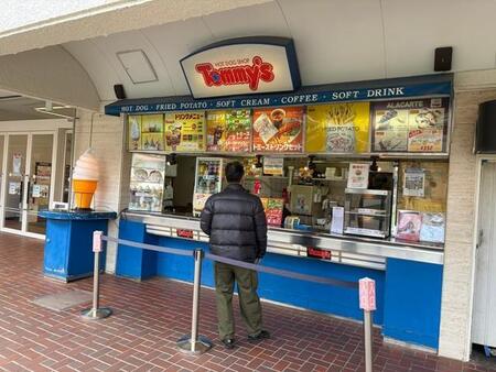 圧倒的ボリューム…なんとマクドの2倍超!? 神戸の老舗ホットドッグ店Tommy’sのフライドポテトが話題 果たしてそのお味は?