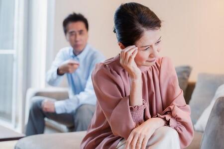 「歓送迎会」「会社の飲み会」と言って出かける夫の言葉、どの程度信じてる？【既婚女性500人調査】