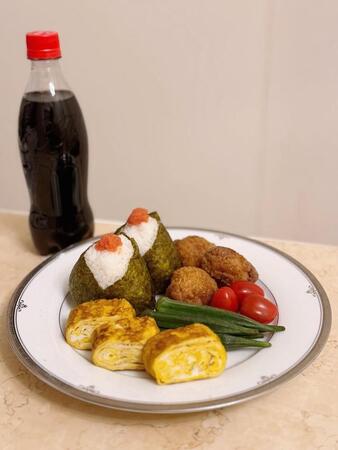 「美的感覚がAIすぎる」友人に笑われた自炊がなぜか心に刺さる　「こんな風に食事と向き合ってみたい」という声も