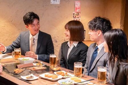 新しい職場の歓迎会、嬉しい正社員は約4割 企業のアルハラ対策は低調