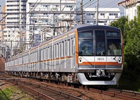 東京メトロ副都心線所属の10000系(funny face/stock.adobe.com)