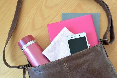 普段ハンカチを持ち歩いてる？　※画像はイメージです（photoAC）