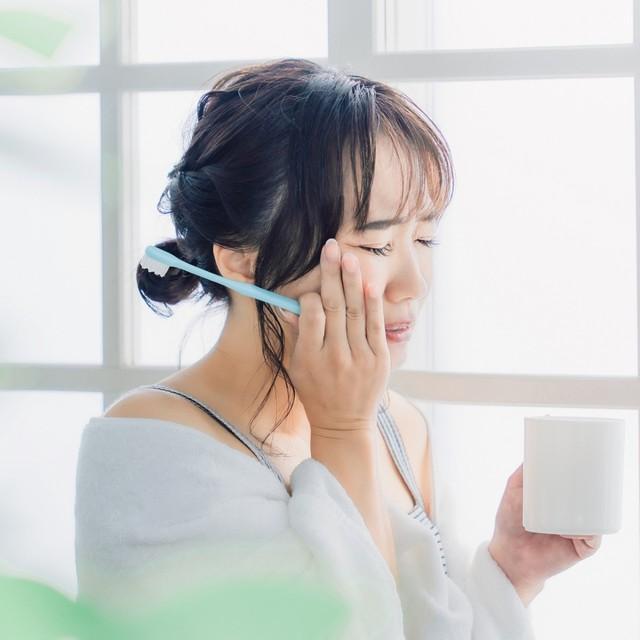 毎日歯磨きしているのに虫歯が…　※画像はイメージです（FineGraphics/photoAC）