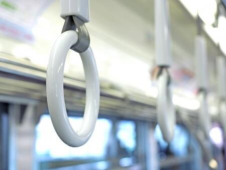 電車でのトラブル…家族が話した“対処法”とは（photoACより「きなこもち」さん撮影、イメージ画像）