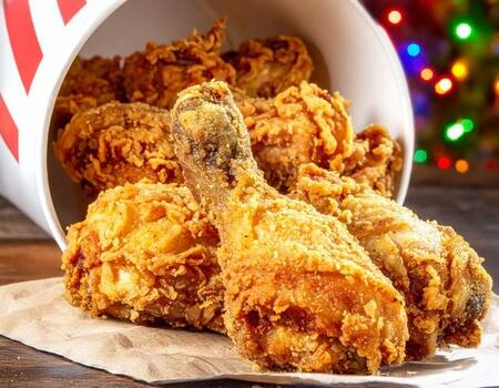 世界中で愛されるチキン※画像はイメージです（糸へん/stock.adobe.com）