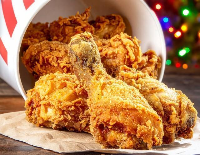 世界中で愛されるチキン※画像はイメージです（糸へん/stock.adobe.com）