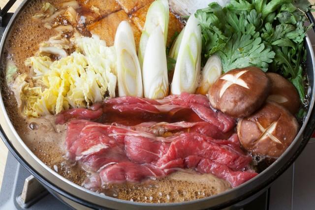 みんな大好き！すきやき（ Paylessimages/stock.adobe.com)