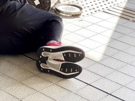 11年前、友人ら4人で飲み歩き、熱燗やさまざまな酒を“ちゃんぽん”した末、路上で倒れてしまったという投稿主（photoACより「himawariin」さん撮影、イメージ画像）