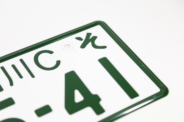 なぜ車のナンバーにアルファベット？　※画像はイメージです（Nakano/stock.adobe.com）