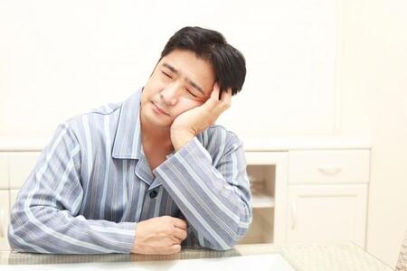 「50過ぎても会社行きたくない」と日曜日の夜に管理職がつぶやいたXの投稿が話題に（photoACより「アーモンドレモネード」さん撮影、イメージ画像）