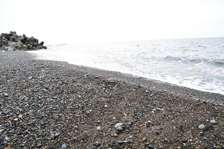 謎の青い物体が見つかった新潟県糸魚川市のヒスイ海岸（UI_forever/stock.adobe.com）