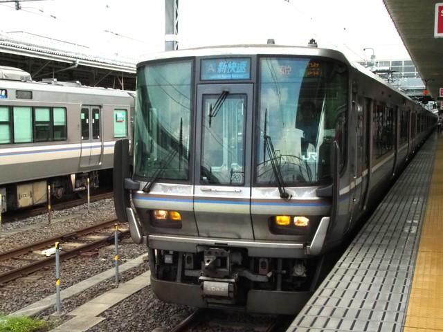 米原駅で新快速姫路行きにバトンタッチ