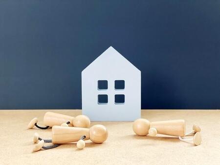 事故物件でも条件次第で受け入れる人は6割近く。ただし、相場の半額以下、リノベーション済み、事件性が薄い自然死など、いくつかの条件付き。 ※画像はイメージです（smile/stock.adobe.com/）