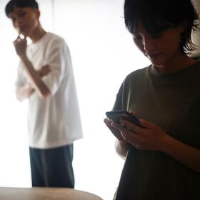 不妊治療しているのに不倫する妻　※画像はイメージです（yamasan/stock.adobe.com）