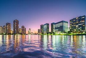 中央区湾岸エリアの中古マンションの値下げ回数が増加傾向　※画像はイメージです（Naokita/stock.adobe.com）