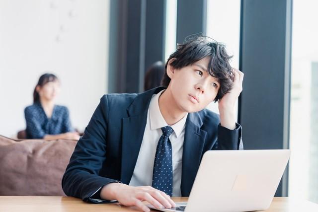 年収500万円以上でも「将来の経済的不安を感じる」約7割　※画像はイメージです（maroke/stock.adobe.com）