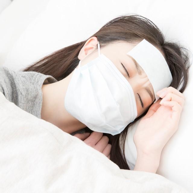 体調不良で寝込む女性　※画像はイメージです（Paylessimages/stock.adobe.com）