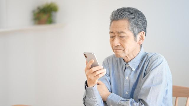携帯の解約に生じるハードルとは。画像はイメージです （aijiro/stock.adobe.com）