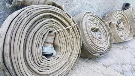 役目を終え、サル山の遊び道具として生まれ変わった消防ホース※画像はイメージです（Karen/stock.adobe.com）