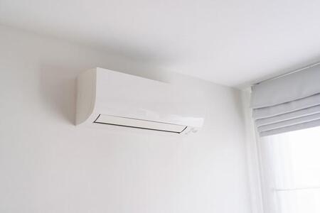 電源が入っていないエアコン※画像はイメージです （Lifestyle Graphic/stock.adobe.com）