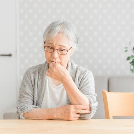 最近物忘れが増えてきた高齢母が気になって…　※画像はイメージです（FineGraphics/photoAC）