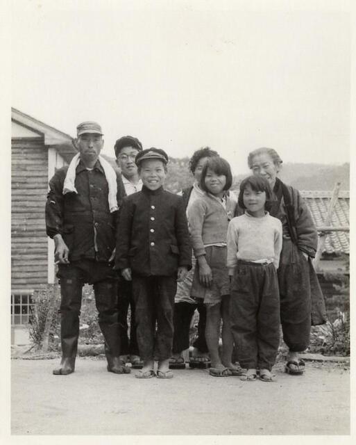 こりゃええのぉ～」79歳父の中学時代の白黒写真 AIでカラー化したら
