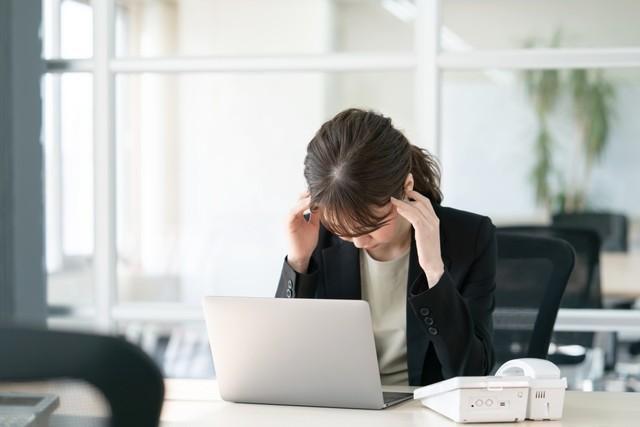 睡眠不足やストレスの主な原因は「経済的な心配」が最多　※画像はイメージです（naka/stock.adobe.com）