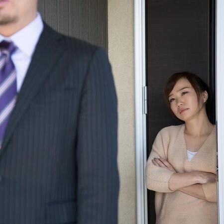 なんで給料明細を見せてくれないの？　※画像はイメージです（buritora/stock.adobe.com）